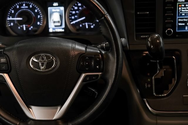 Used 2019 Toyota Sienna XLE Premium FWD image 19
