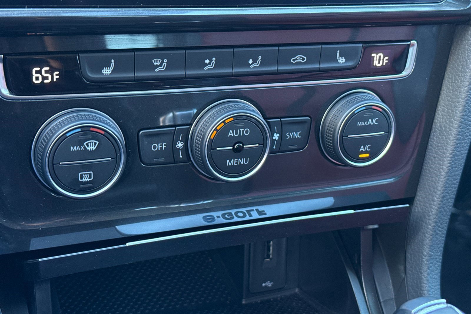 Used 2019 Volkswagen e-Golf SE w/ Driver Assistance Package image 16