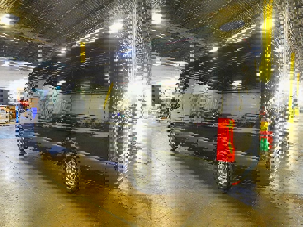 Used 2025 Mercedes-Benz Sprinter 2500 image 4