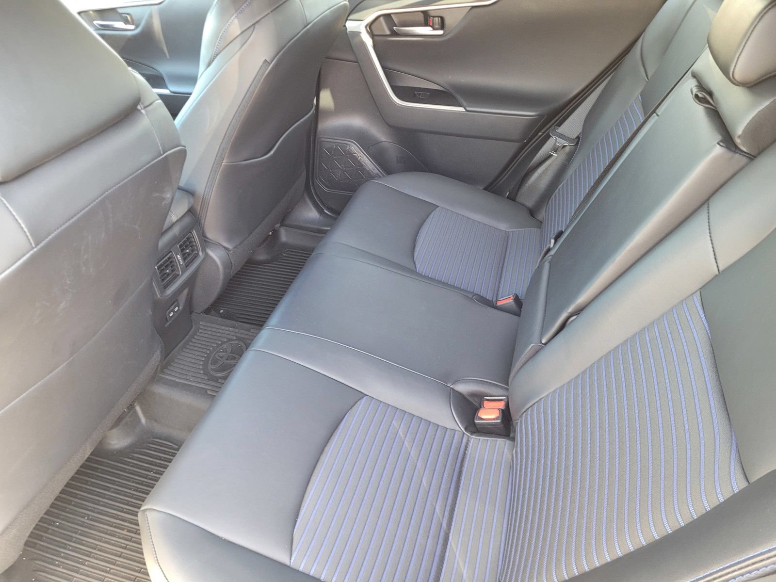Used 2022 Toyota RAV4 XSE AWD/4WD image 18