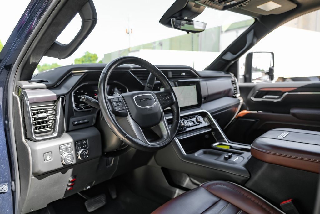 Used 2024 GMC Sierra 3500 Denali Ultimate image 3