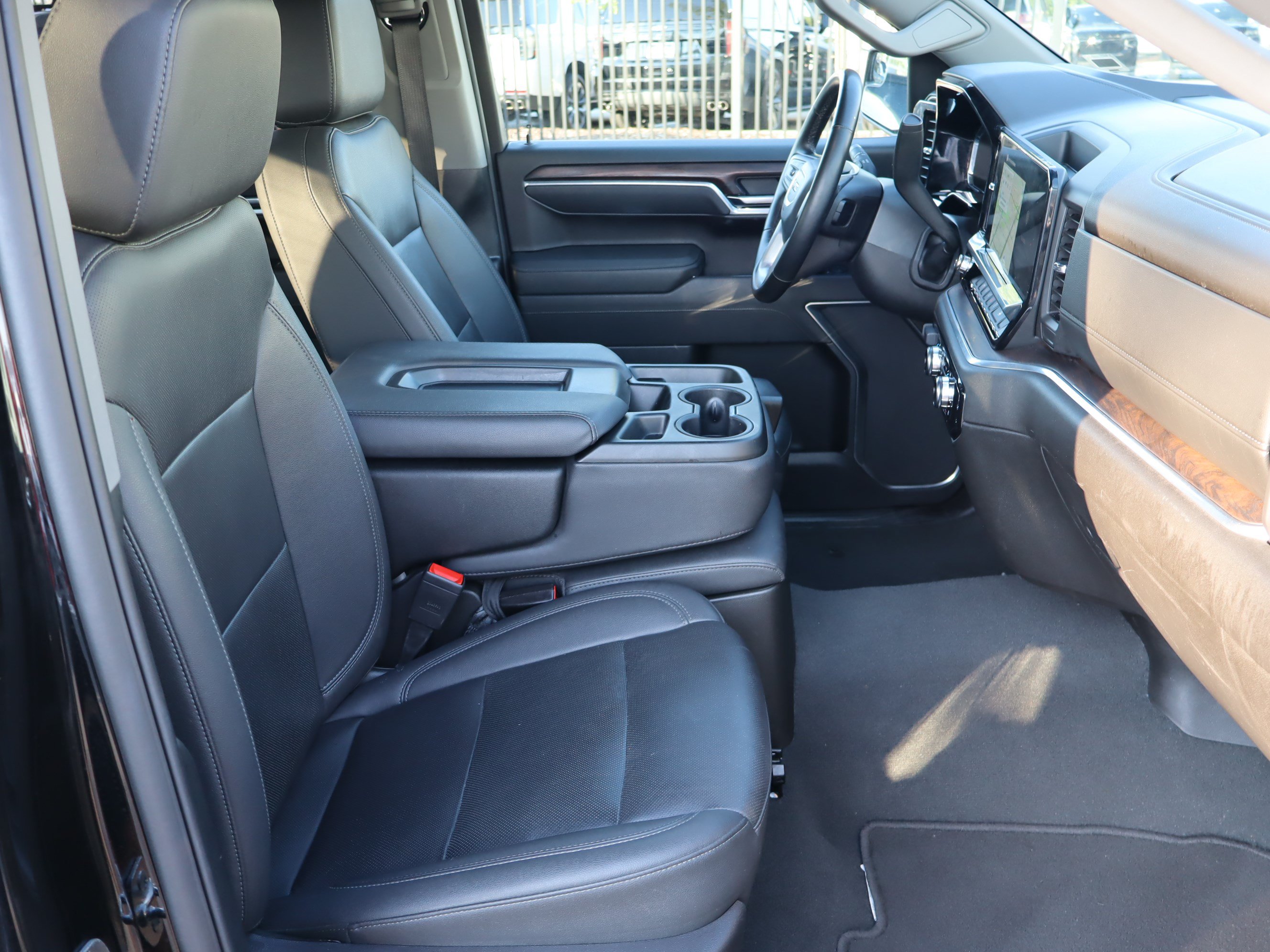 Used 2025 GMC Sierra 1500 SLT AWD/4WD image 35