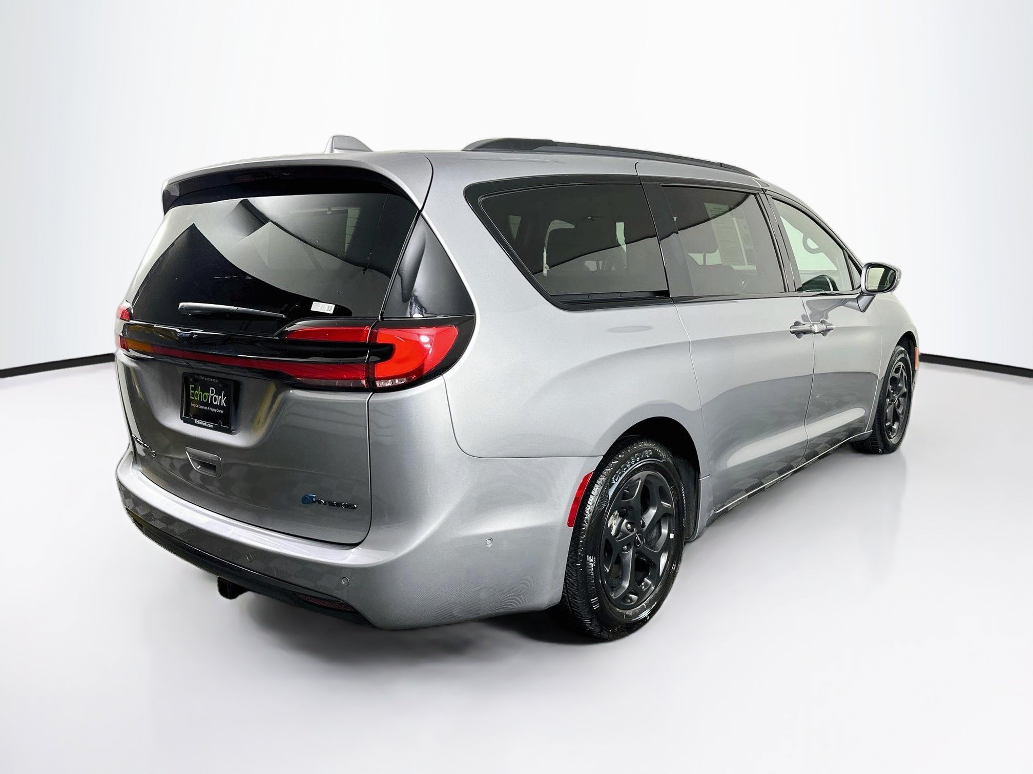 Used 2021 Chrysler Pacifica Touring-L w/ S Appearance Package FWD image 9