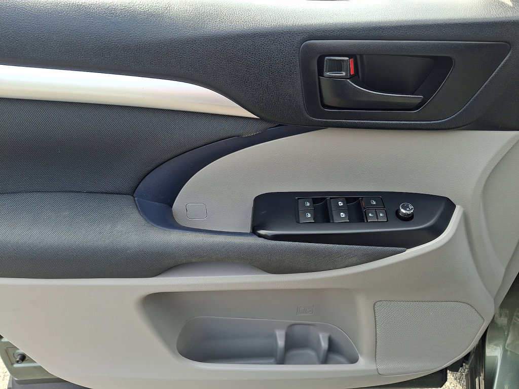 Used 2019 Toyota Highlander LE image 22