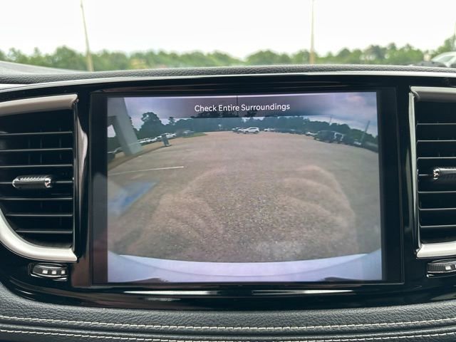 Used 2021 Chrysler Pacifica Touring-L w/ S Appearance Package FWD image 16