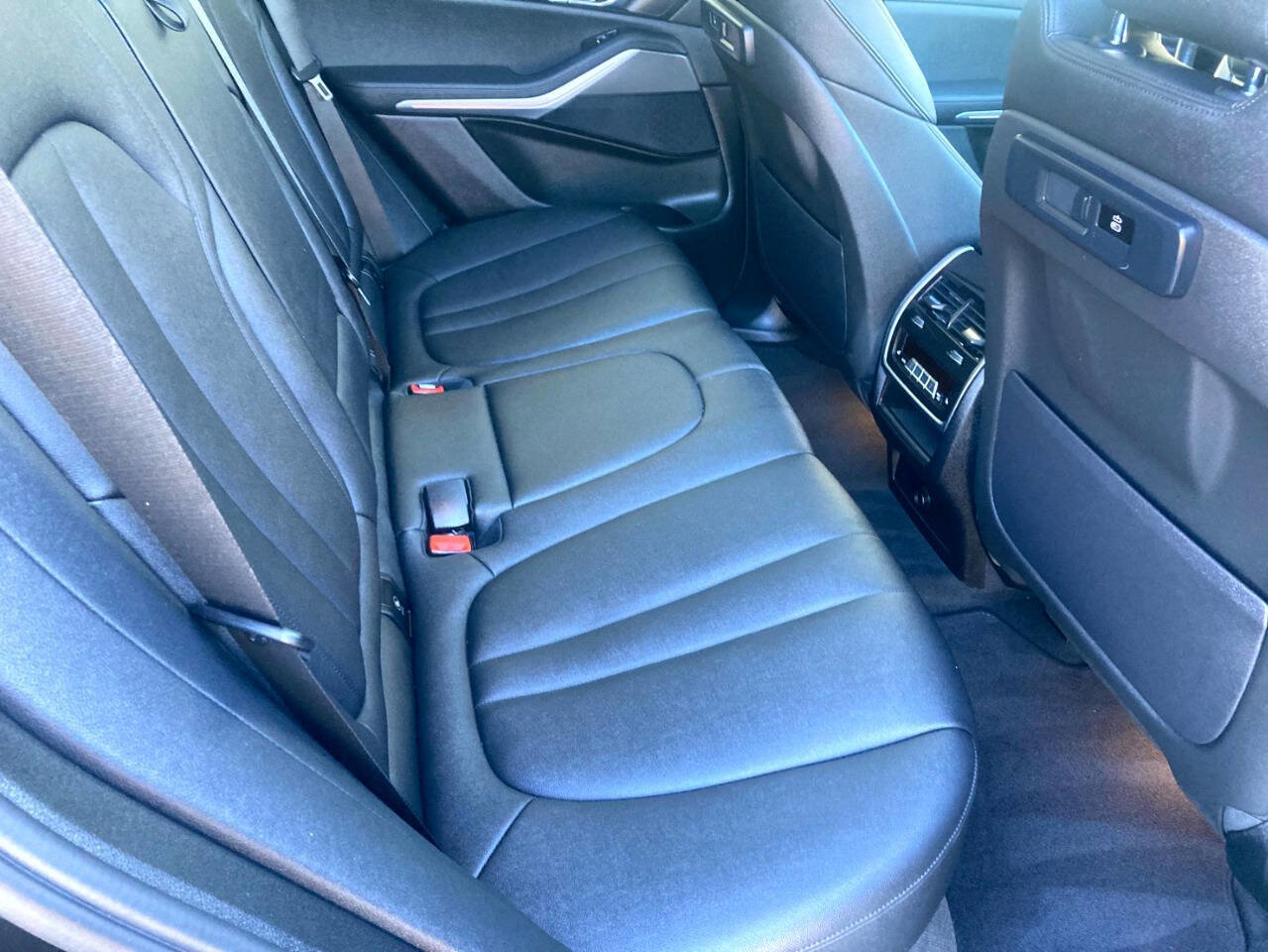 Used 2022 BMW X5 xDrive40i w/ Premium Package image 17