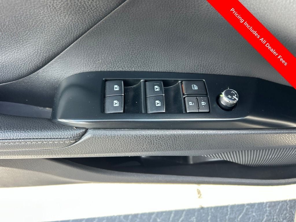 Used 2020 Toyota Camry XSE w/ Navigation Package FWD image 5