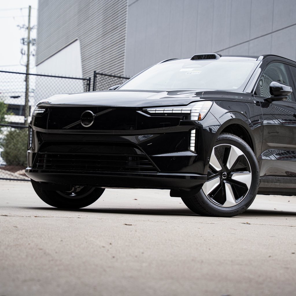 New 2025 Volvo EX90 Plus image 2