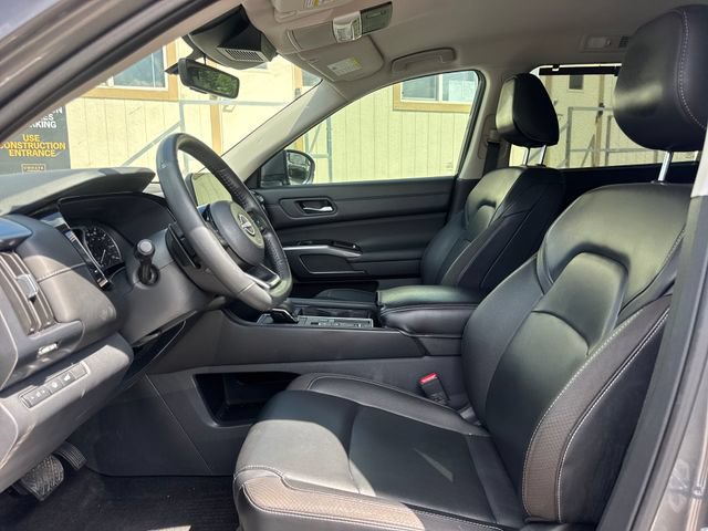 Used 2023 Nissan Pathfinder SL w/ Lighting Package (N92) FWD image 14