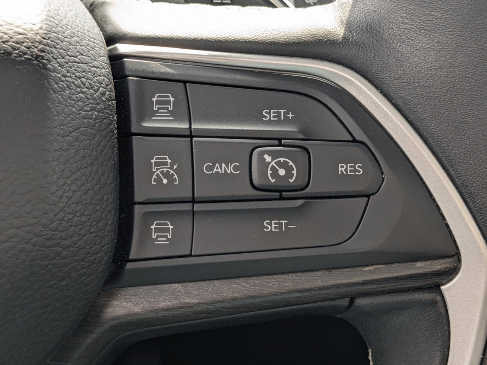 Used 2022 Jeep Grand Cherokee Limited image 29