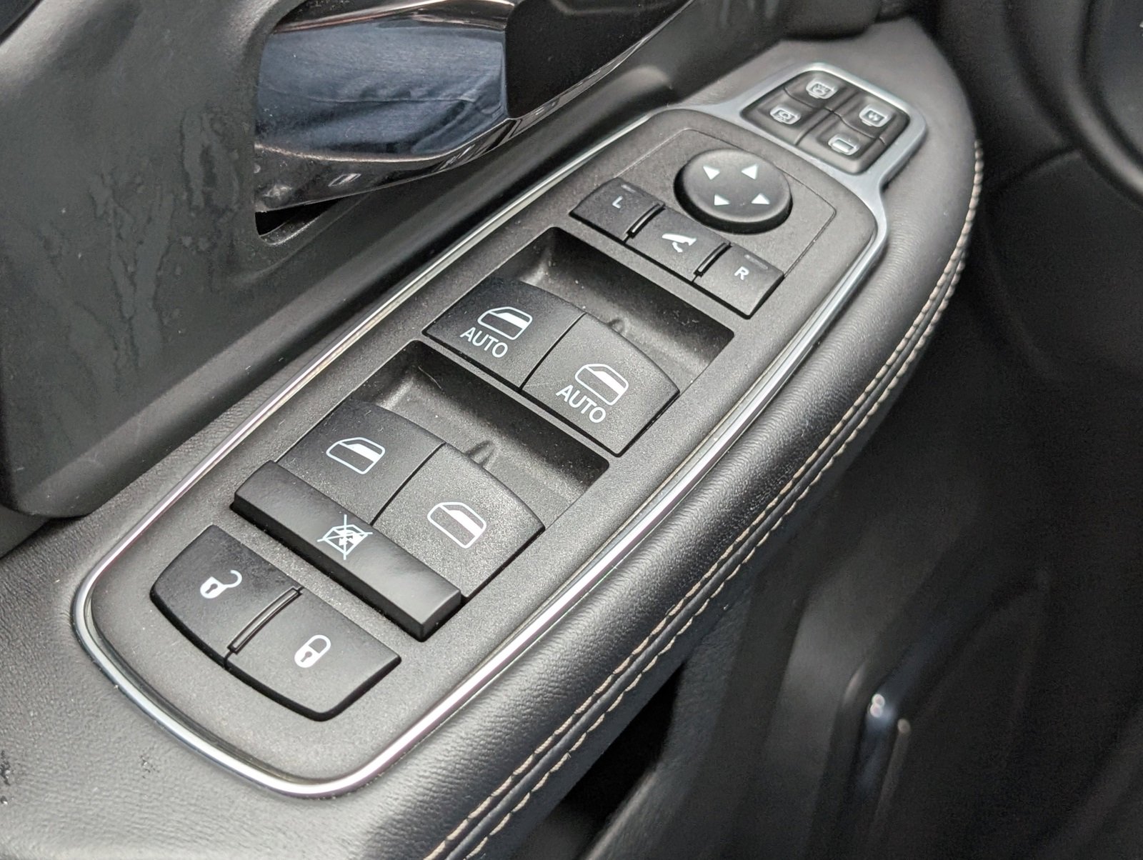 Used 2024 RAM 2500 Limited image 25