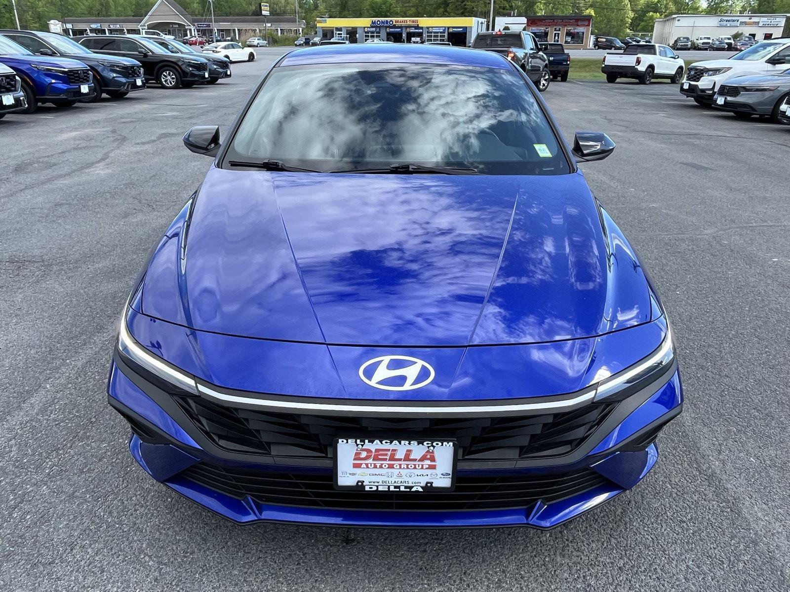 Used 2025 Hyundai Elantra Sport FWD image 2