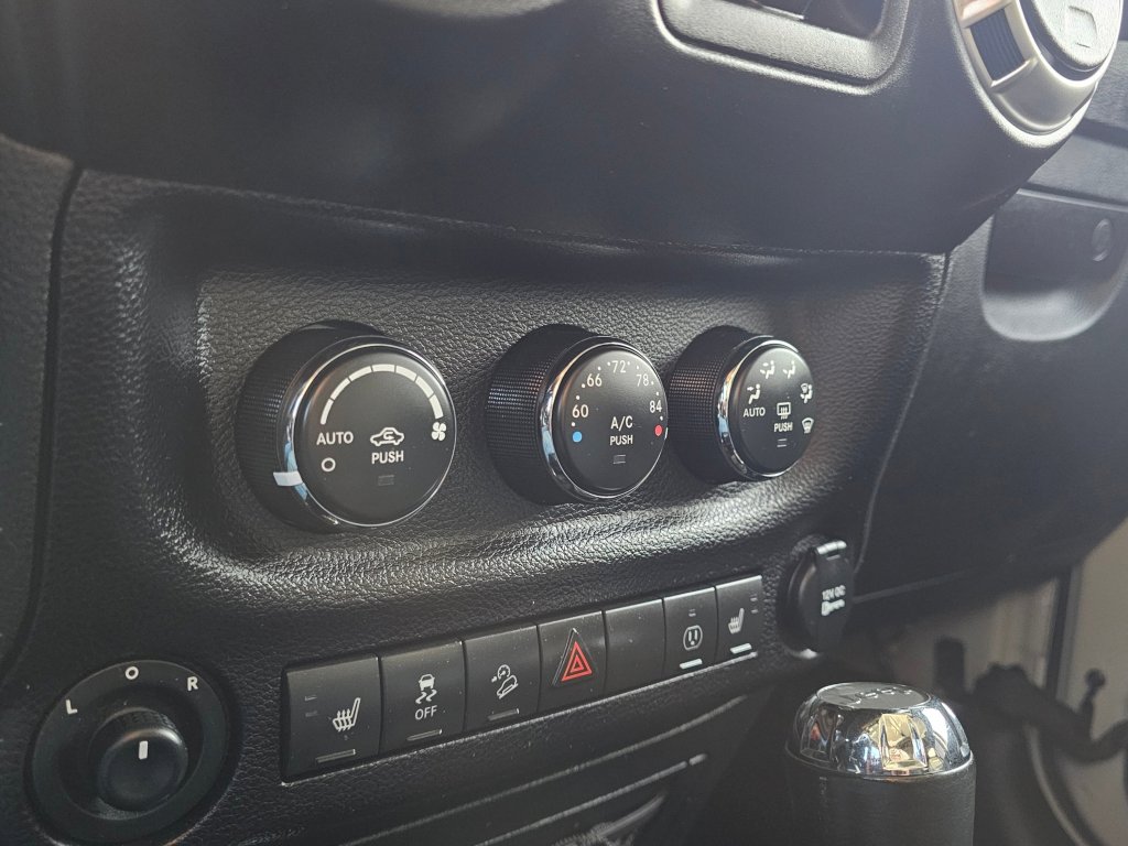 Used 2017 Jeep Wrangler Unlimited Sahara w/ Max Tow Package image 9