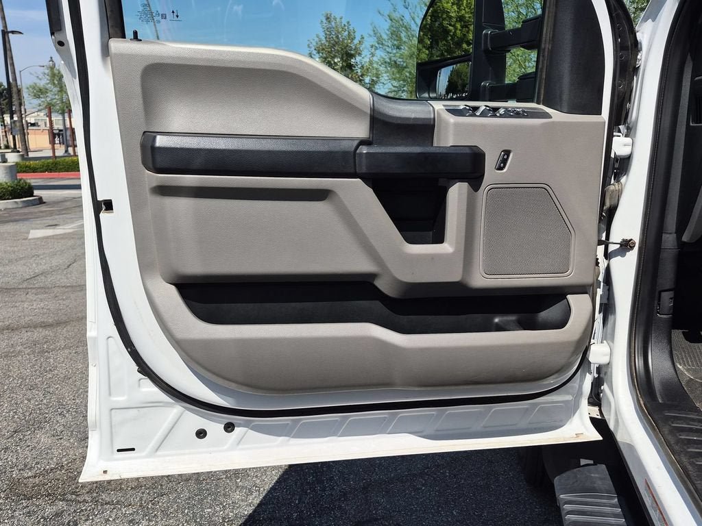 Used 2020 Ford F550 2WD Crew Cab Super Duty image 22