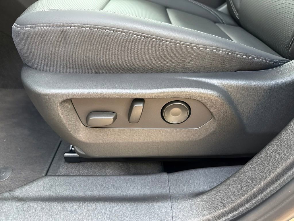 Used 2025 Buick Envision Preferred AWD/4WD image 17