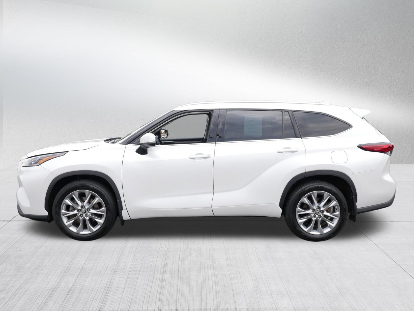 Used 2022 Toyota Highlander Limited AWD/4WD image 4