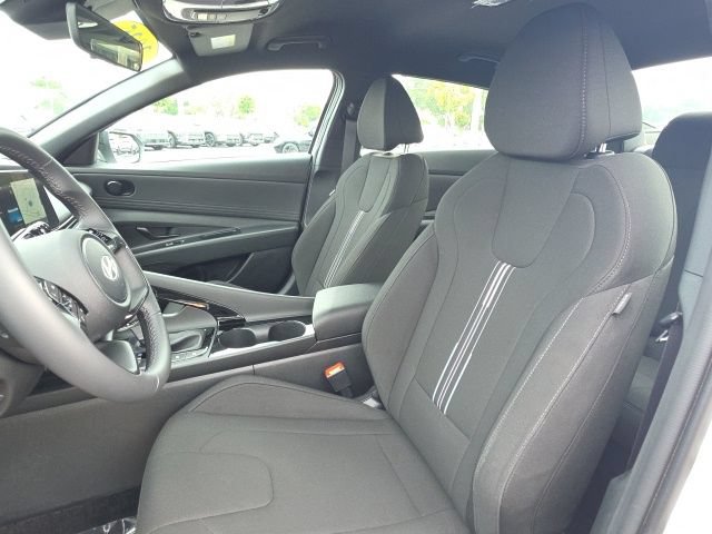 Certified 2025 Hyundai Elantra SEL FWD image 5