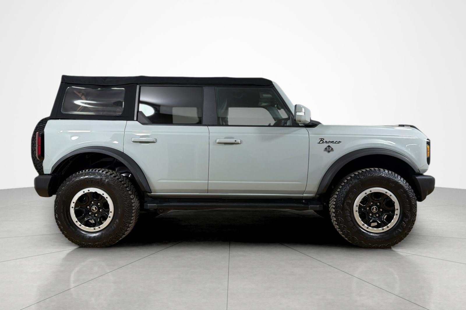 Used 2022 Ford Bronco Outer Banks w/ Sasquatch Package AWD/4WD image 6