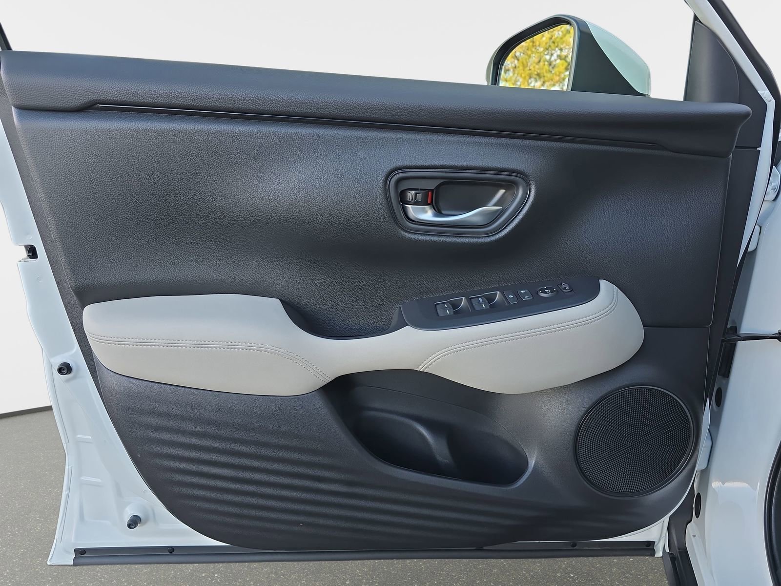 Used 2025 Honda HR-V LX image 25