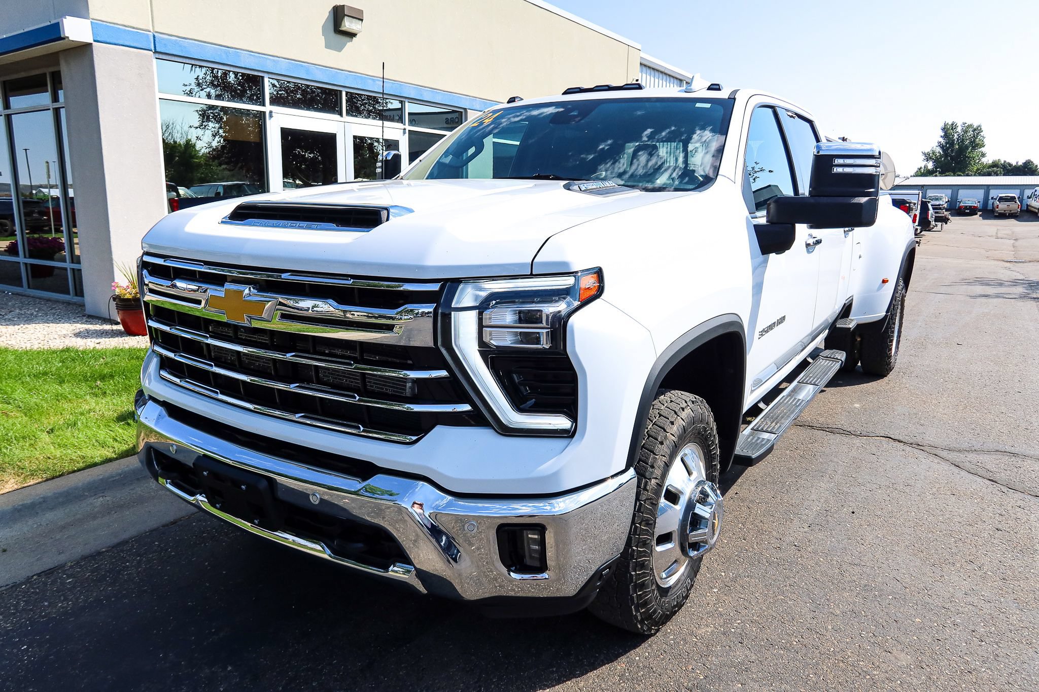 Used 2024 Chevrolet Silverado 3500 LTZ w/ LTZ Convenience Package AWD/4WD image 3