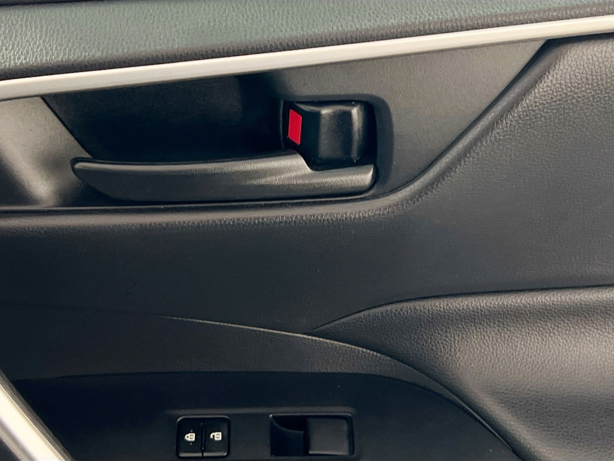 Used 2020 Toyota RAV4 LE image 31