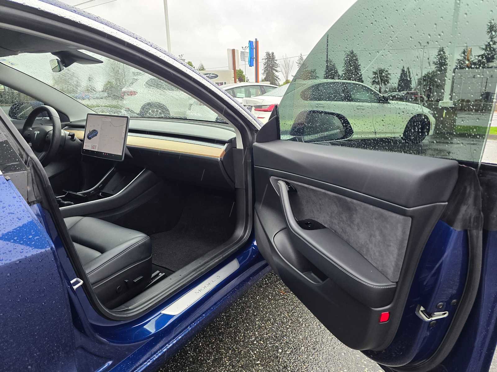 Used 2020 Tesla Model 3 Standard Range image 10