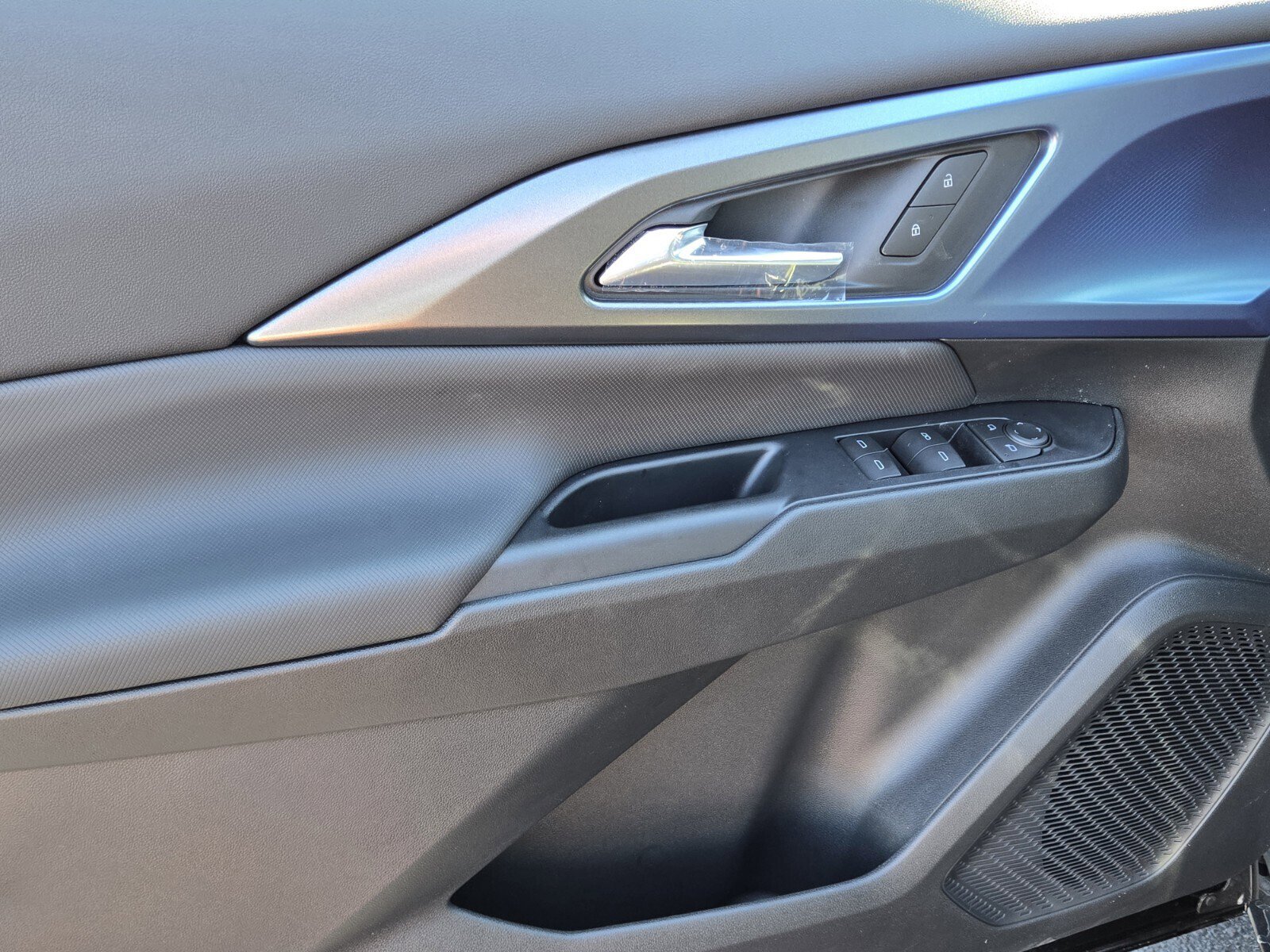 New 2026 Chevrolet Equinox EV LT image 12