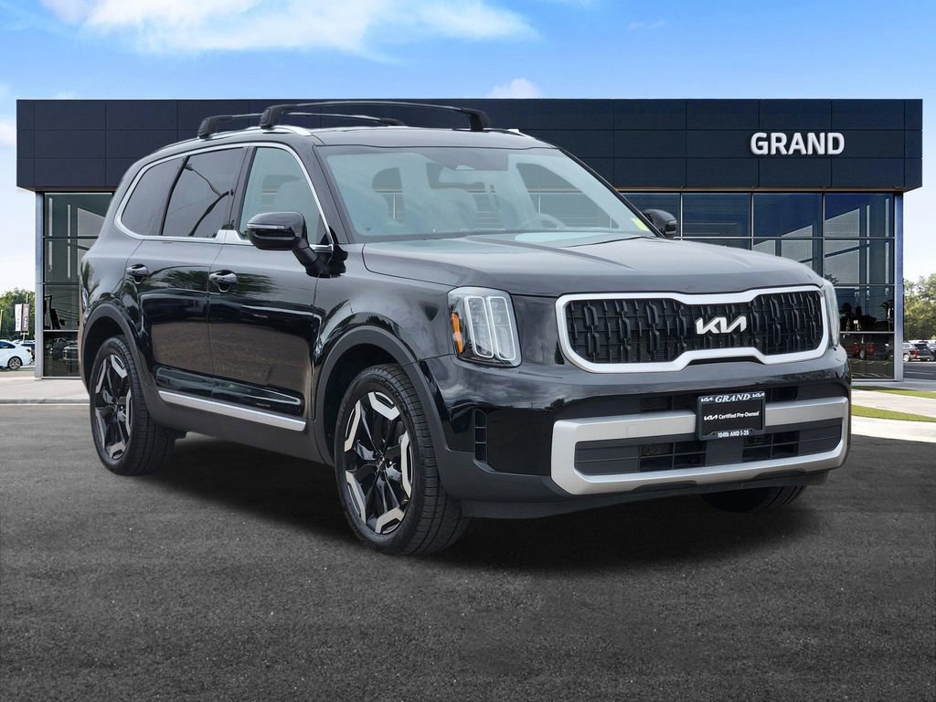 Certified 2023 Kia Telluride EX w/ EX Captain's Chair Package AWD/4WD image 3