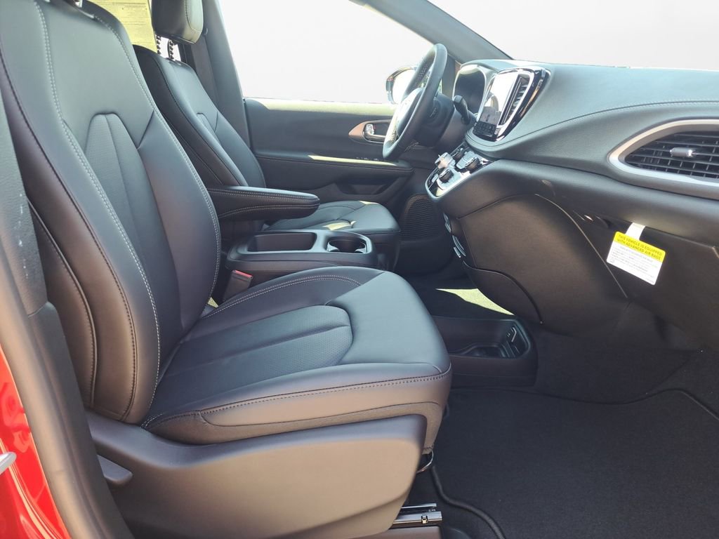 New 2026 Chrysler Pacifica Select image 24