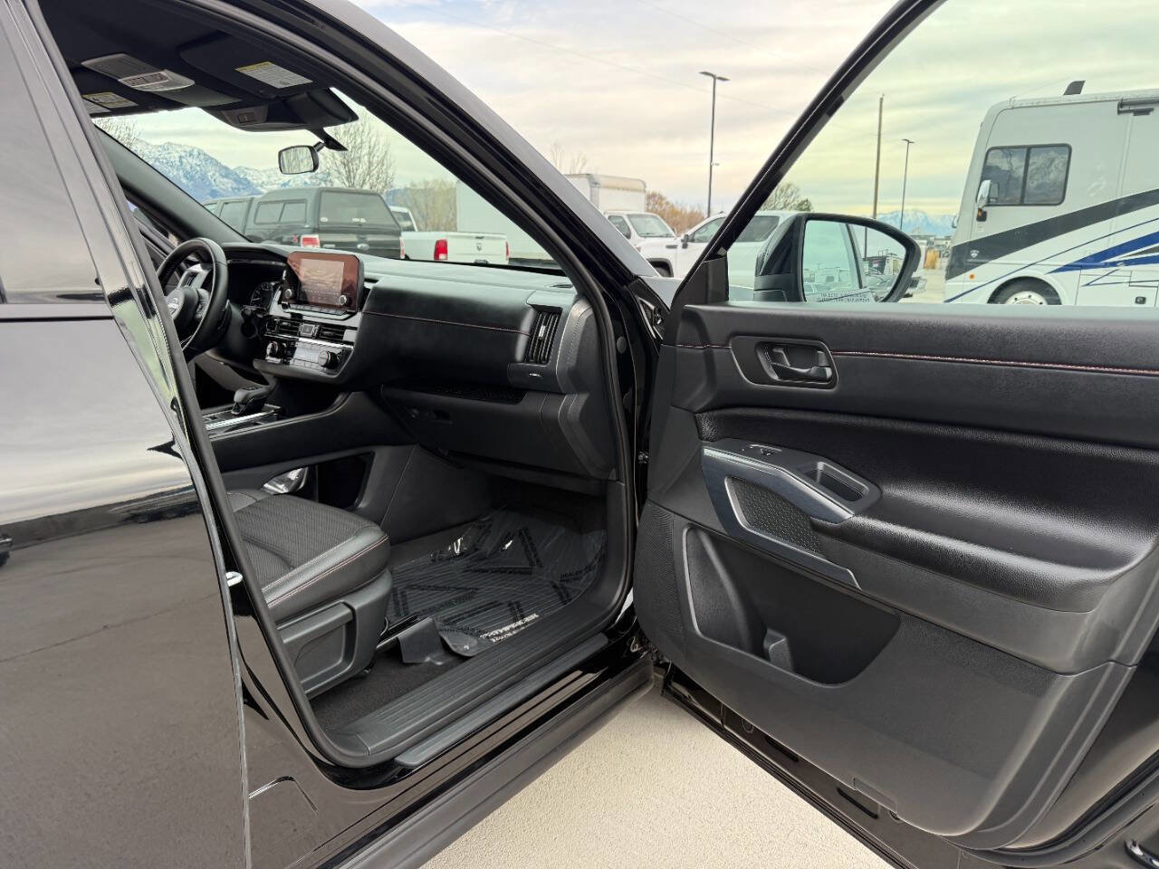 Used 2025 Nissan Pathfinder Rock Creek image 26