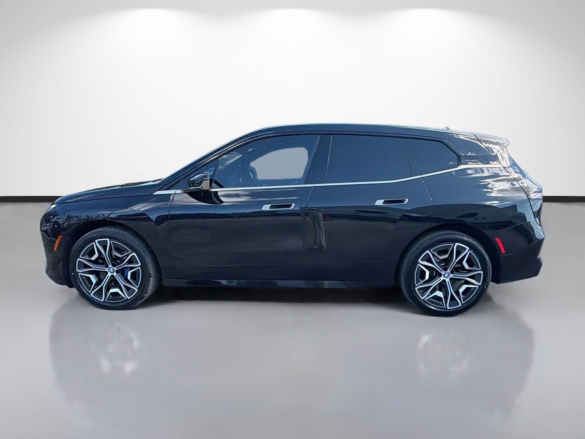 Used 2024 BMW iX xDrive50 w/ Premium Package AWD/4WD image 6
