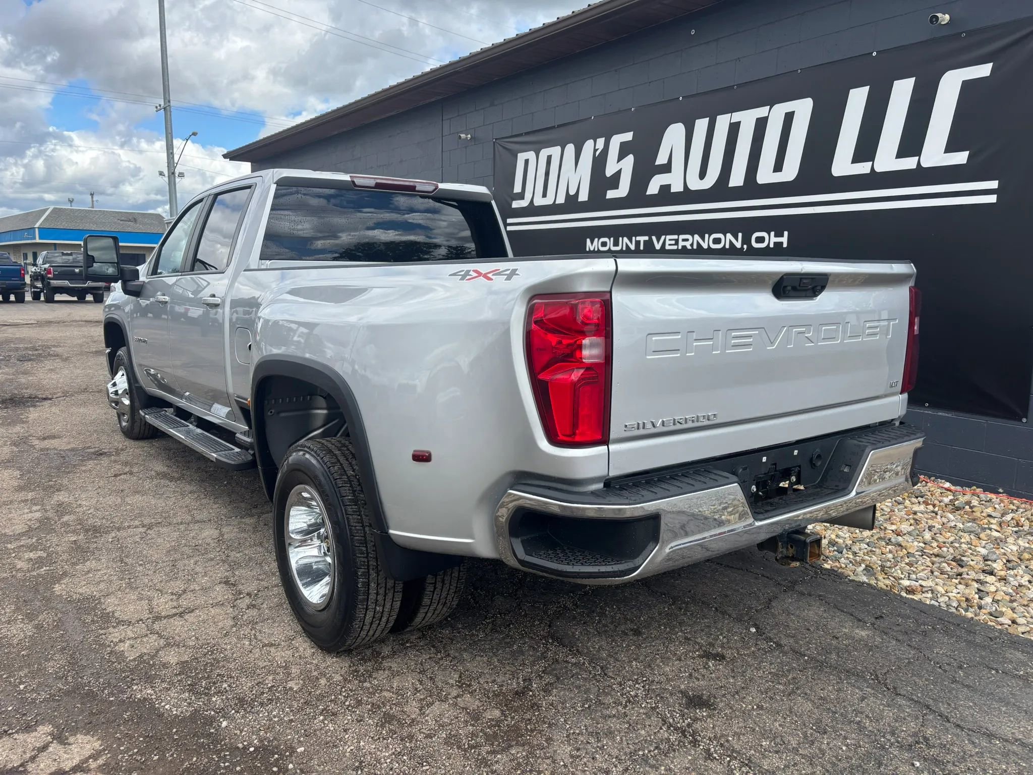 Used 2023 Chevrolet Silverado 3500 LT w/ Convenience Package AWD/4WD image 3