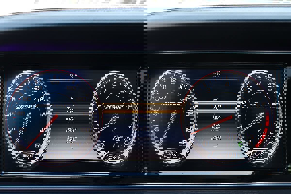 Used 2015 Mercedes-Benz S 63 AMG 4MATIC Sedan w/ Driver Assistance Package image 29