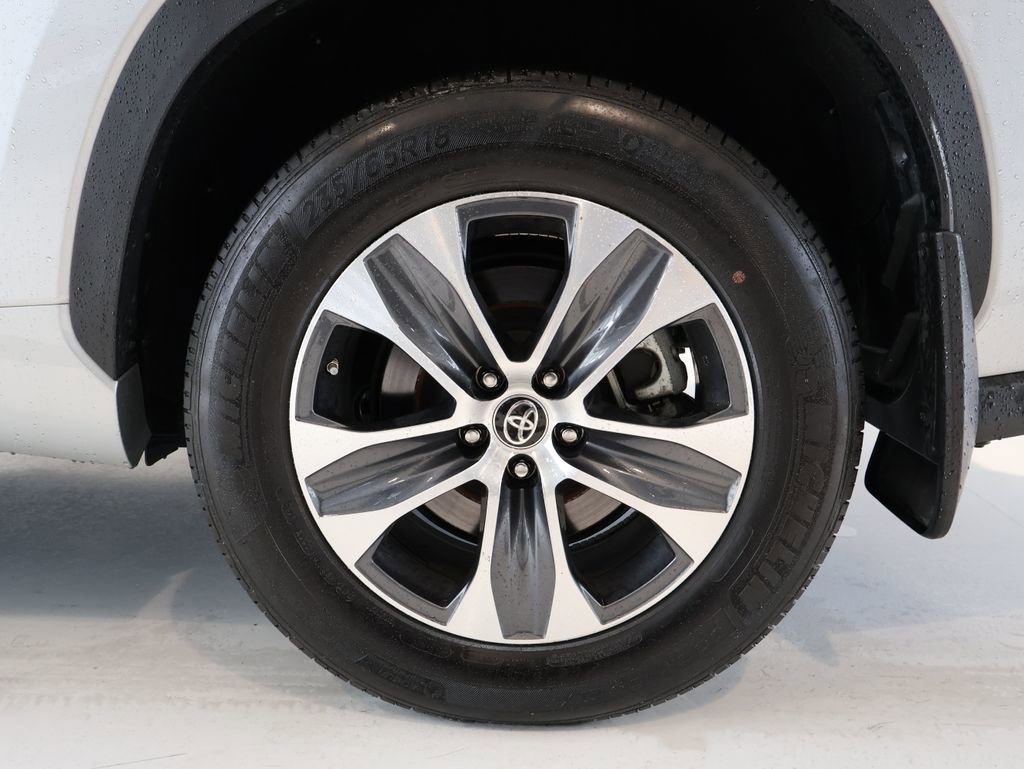 Used 2024 Toyota Highlander XLE AWD/4WD image 42