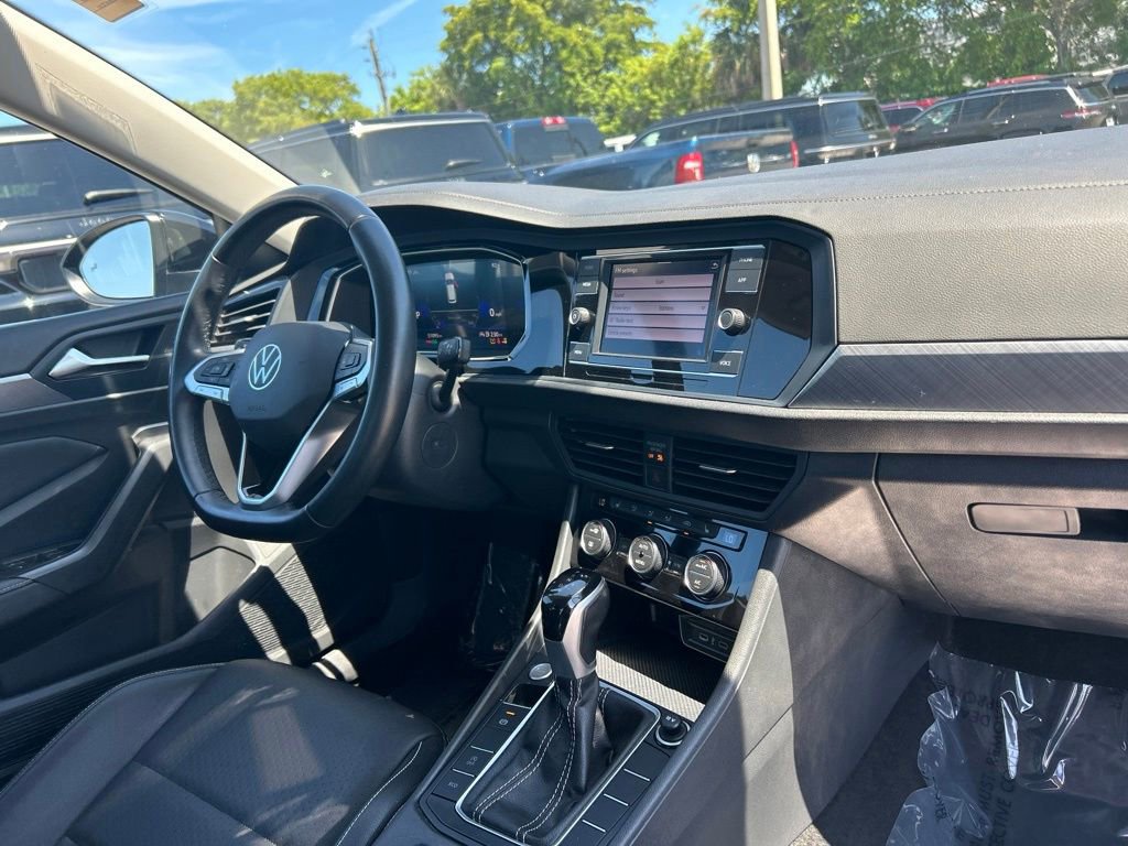 Used 2024 Volkswagen Jetta SE FWD image 23