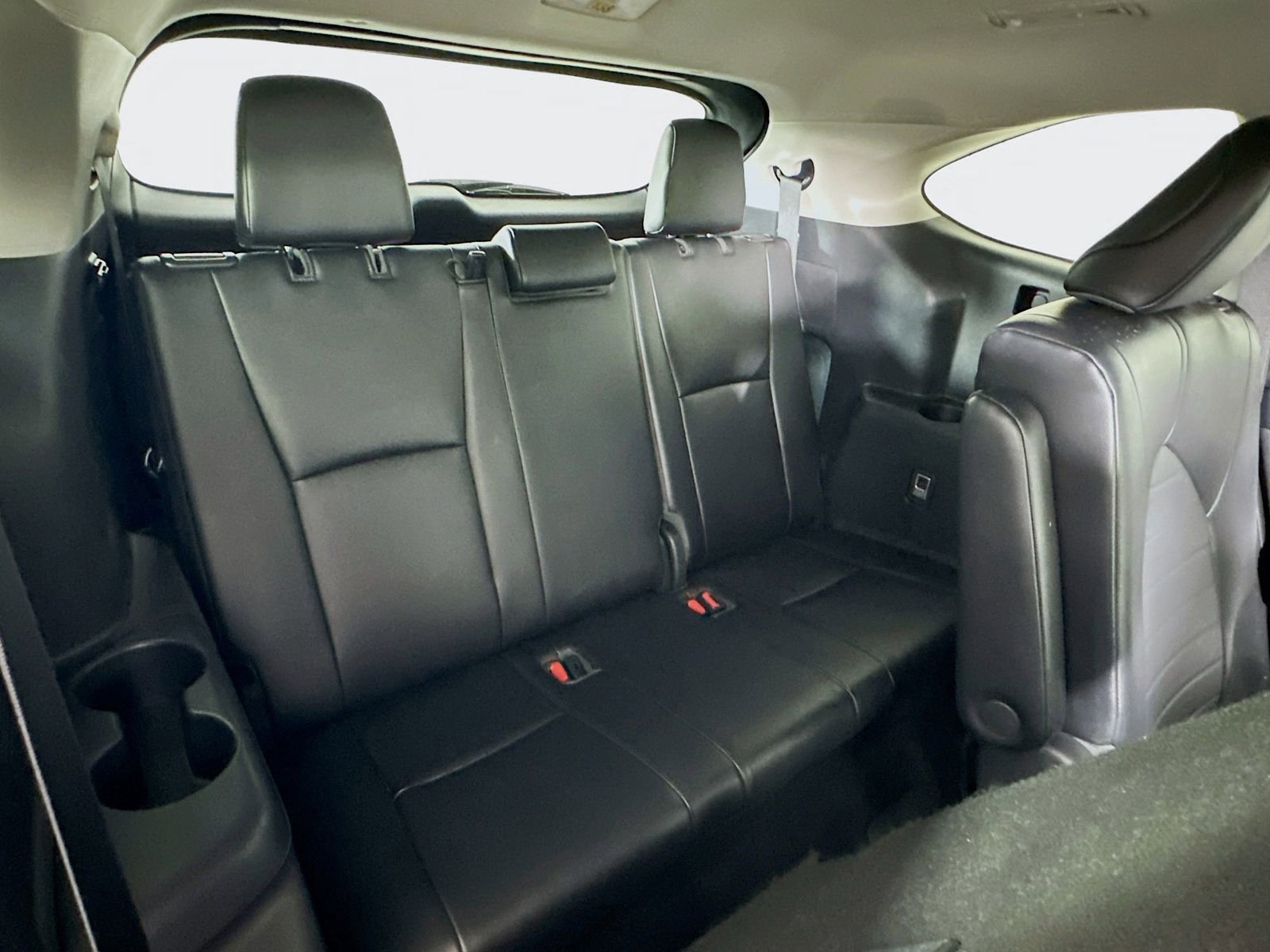 Used 2022 Toyota Highlander XLE AWD/4WD image 29