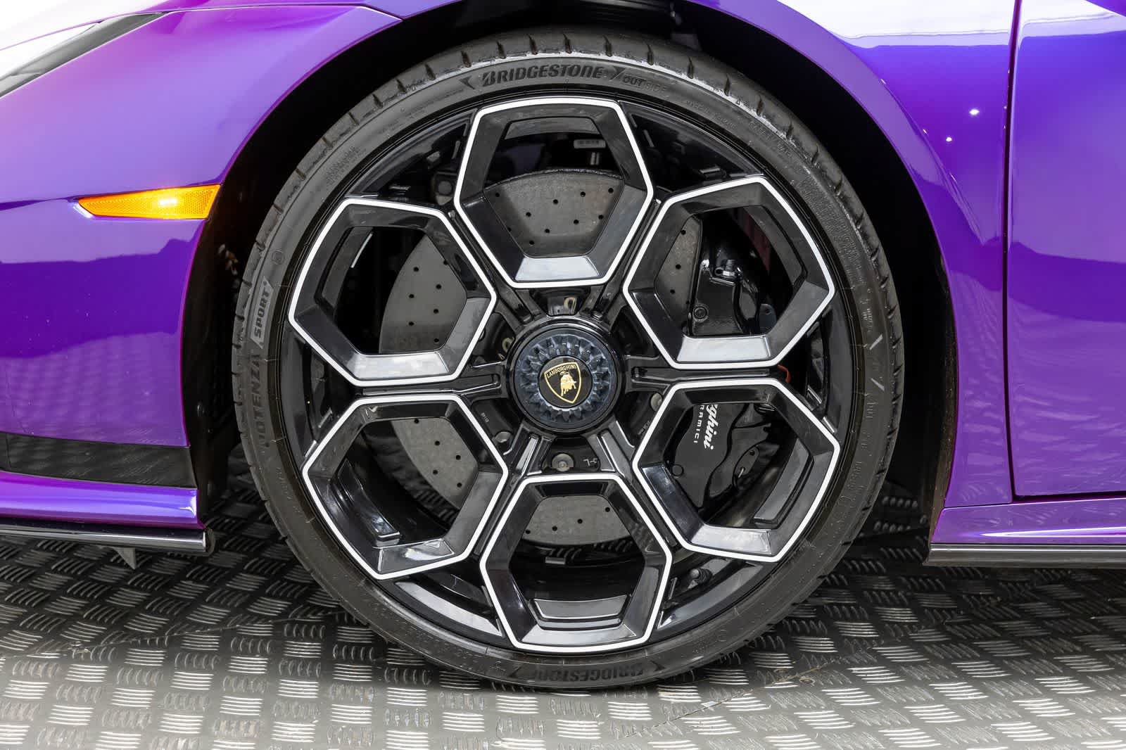 Used 2024 Lamborghini Huracan Tecnica RWD image 8