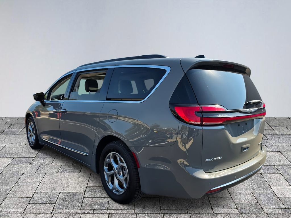 Used 2023 Chrysler Pacifica Limited image 5