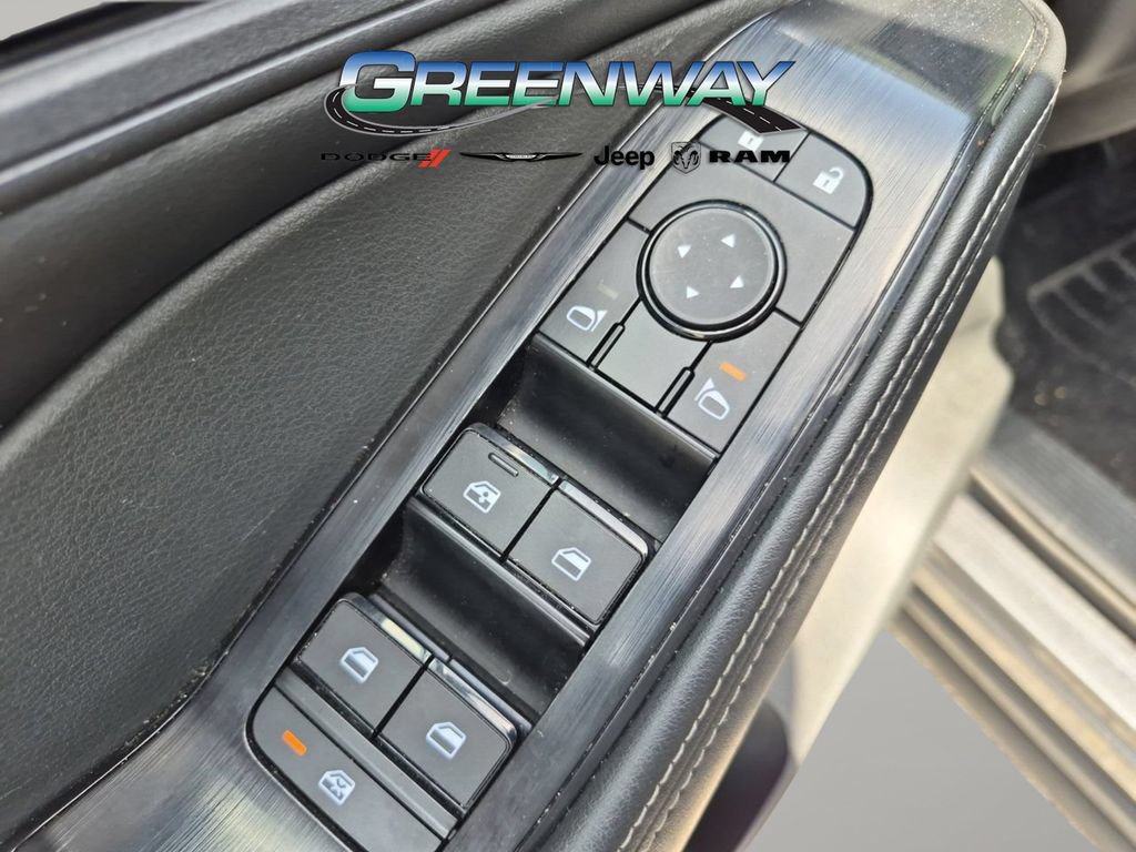 Used 2024 Nissan Rogue SV AWD/4WD image 14