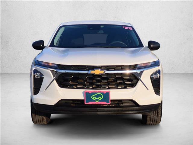 Used 2025 Chevrolet Trax LS w/ Driver Confidence Package FWD image 2