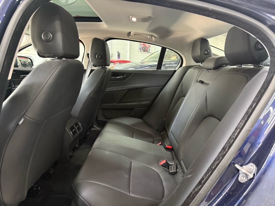 Used 2017 Jaguar XE Premium RWD image 14