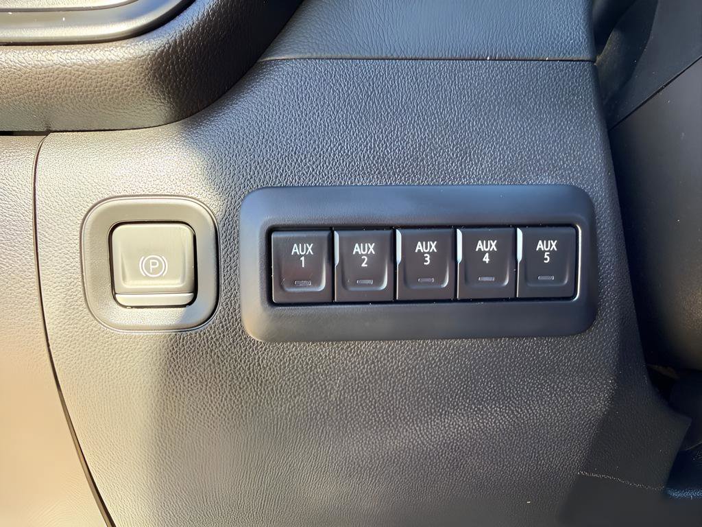 Used 2023 Chevrolet Silverado 3500 W/T w/ Gooseneck/5TH Wheel Package image 24