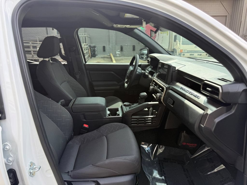 Used 2025 Toyota Tacoma SR5 AWD/4WD image 13