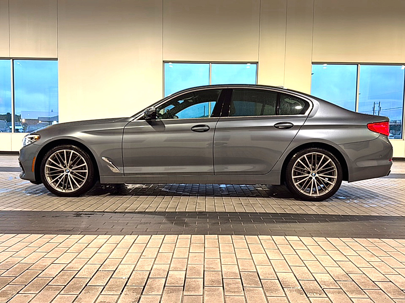 Used 2020 BMW 540i xDrive w/ Premium Package AWD/4WD image 4