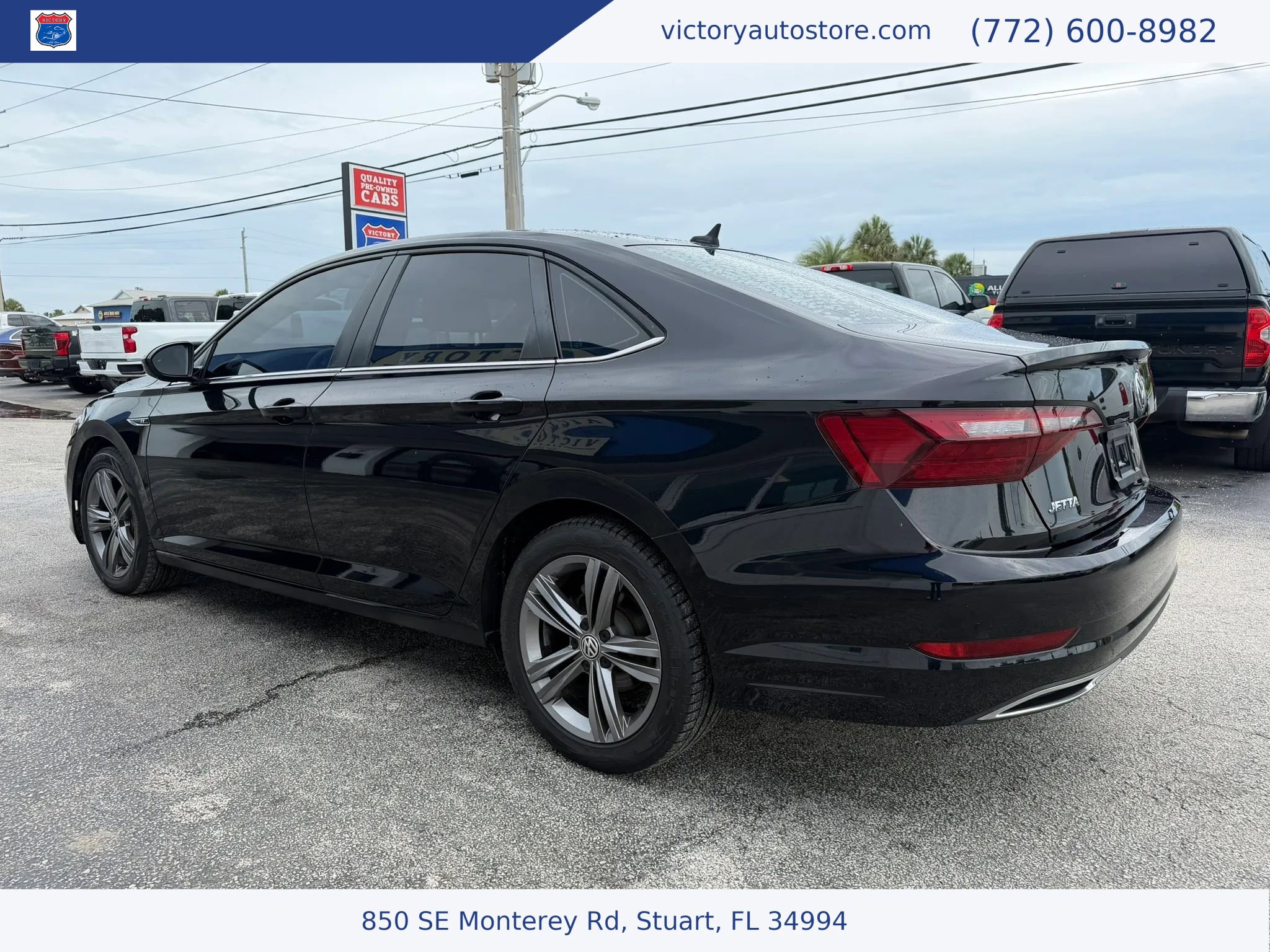 Used 2020 Volkswagen Jetta R-Line w/ R-Line Cold Weather Package FWD image 4