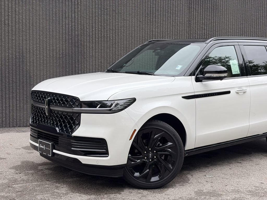 New 2027 Lincoln Navigator Black Label AWD/4WD image 2