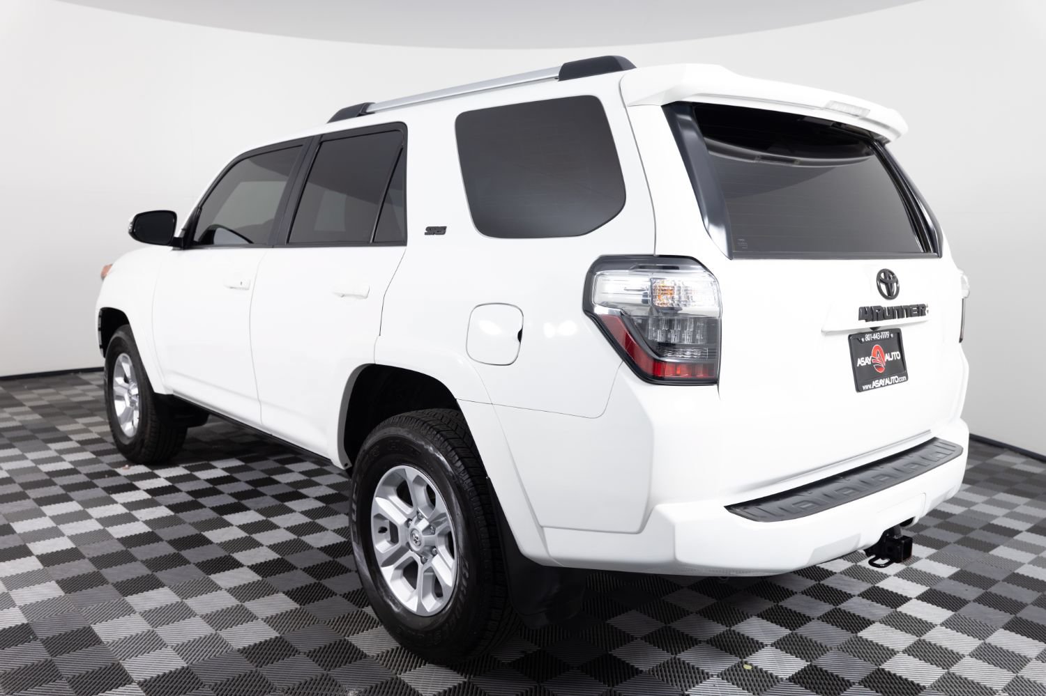 Used 2023 Toyota 4Runner SR5 Premium w/ Moonroof Package AWD/4WD image 5