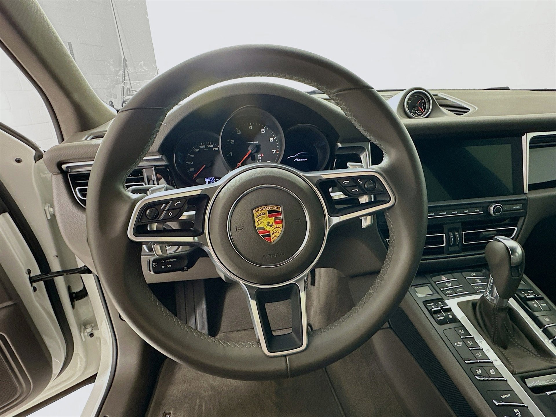 Used 2021 Porsche Macan image 12