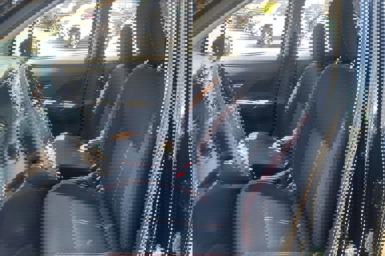 Used 2021 Nissan Versa SR w/ Convenience Package image 8