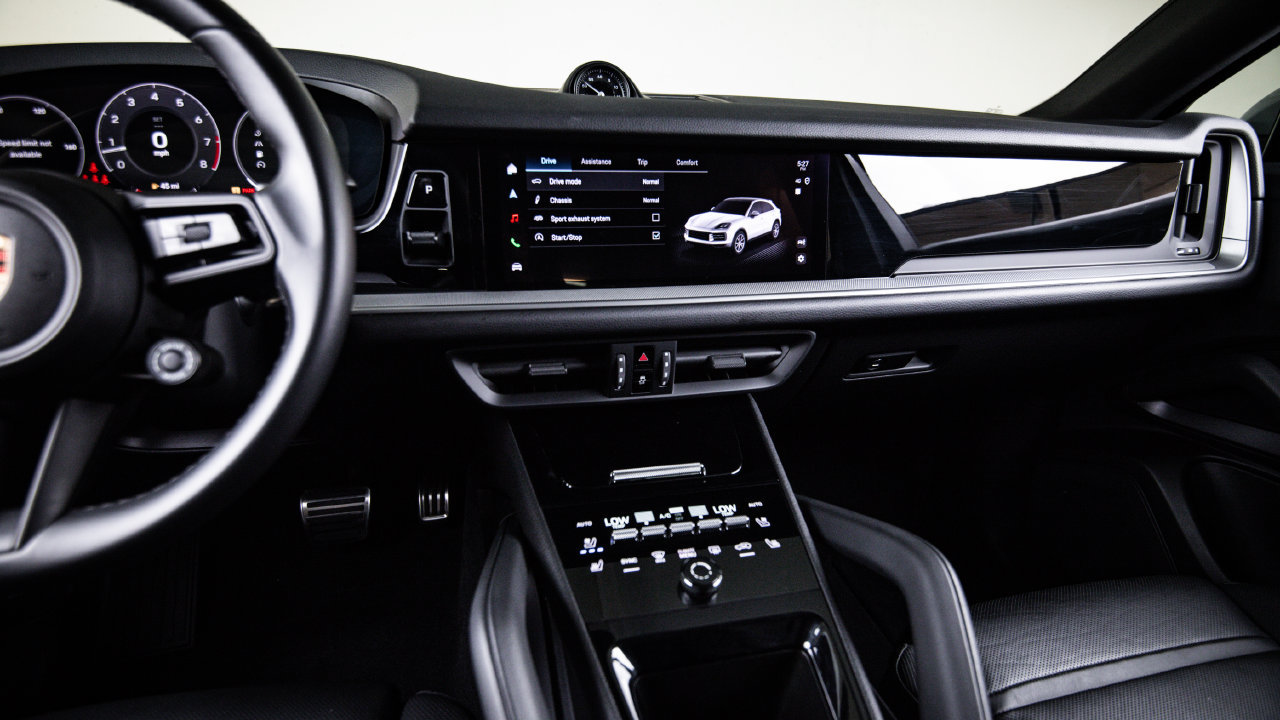 Certified 2024 Porsche Cayenne S AWD/4WD image 19